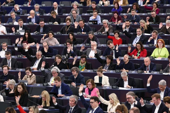 Rezoluție adoptată de Parlamentul European: UE trebuie să sprijine Ucraina cu tot ce are nevoie pentru a câștiga războiul cu Rusia