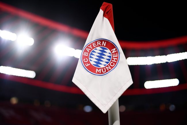 Banner anti-UEFA în optimile Champions League! Ce mesaj au afișat ultrașii lui Bayern