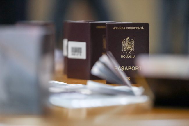 Se schimbă regulile de livrare a pașapoartelor prin curier. Documentele ar putea fi trimise la orice adresă