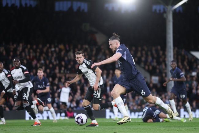 Englezii s-au convins după debutul ca titular al lui Radu Drăgușin la Tottenham