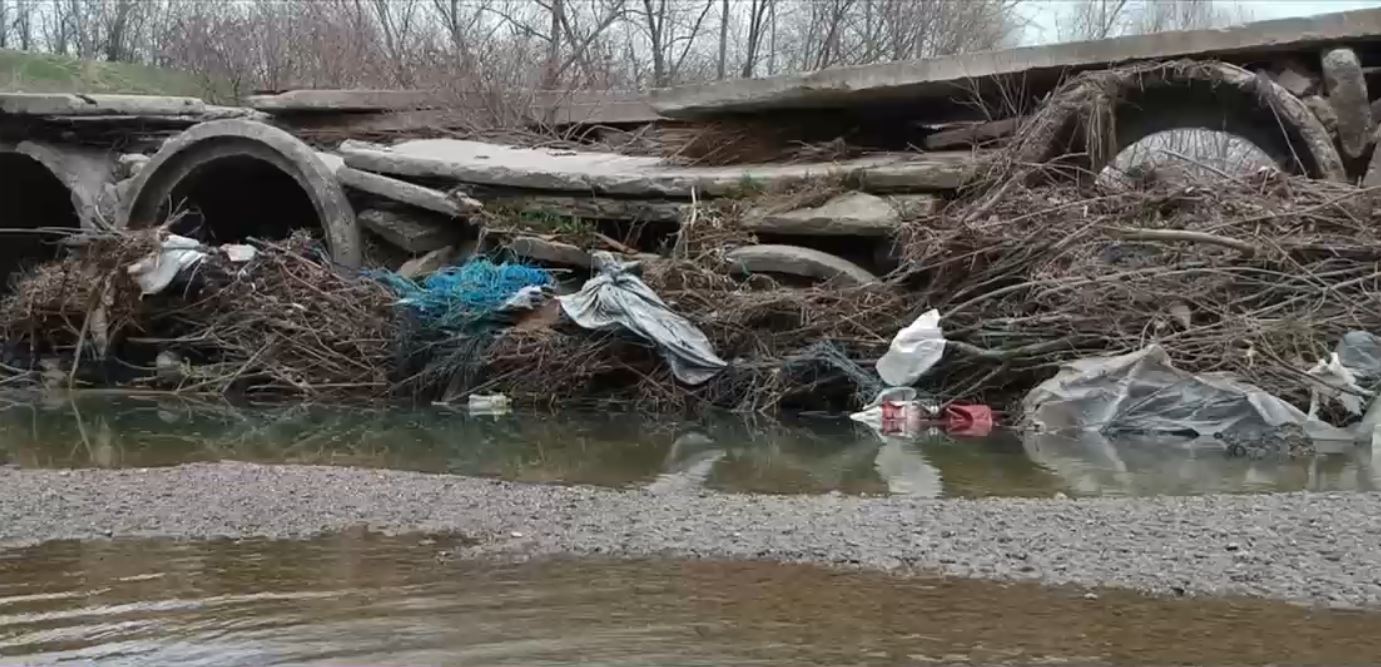 Statul la stat. Cum au ajuns apele României adevărate gropi de gunoi: Dunărea transportă anual aproape 100 de tone de plastic