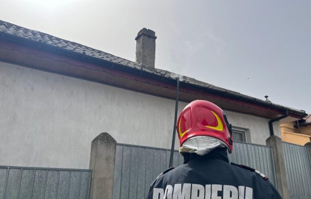 Arde o locuinta in municipiul Tulcea! (FOTO+VIDEO)