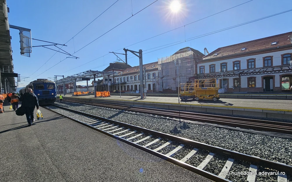 Un mare nod feroviar a fost transformat complet. Gara veche din secolul al XIX-lea este modernizată VIDEO