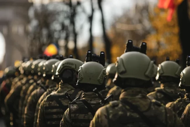 Armata Română angajează 5.000 de militari profesioniști. Cum ar putea să-i atragă
