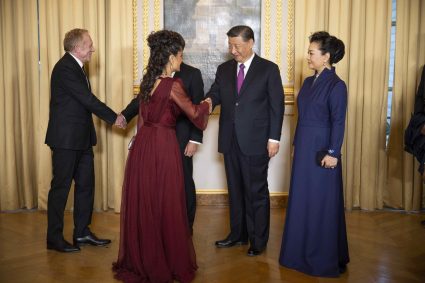 Mireille Mathieu, Sophie Marceau, Luc Besson, Salma Hayek între celebrităţile invitate la dineul în onoarea lui Xi Jinping la Paris