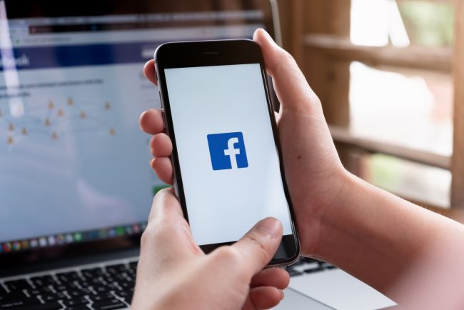 Guvernul olandez avertizează că va renunță la paginile de Facebook