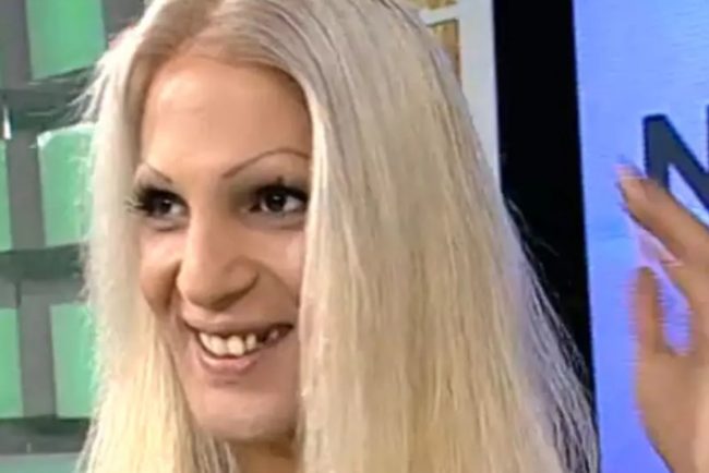 Naomi, una dintre cele mai controversate vedete din showbiz-ul românesc, este în comă. Se zbate între viață și moarte într-o clinică din străinătate