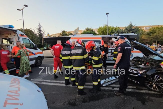 LIVE VIDEO: Ambulanta SMURD implicata intr-un accident rutier in zona Dacia din Constanta (GALERIE FOTO+VIDEO)