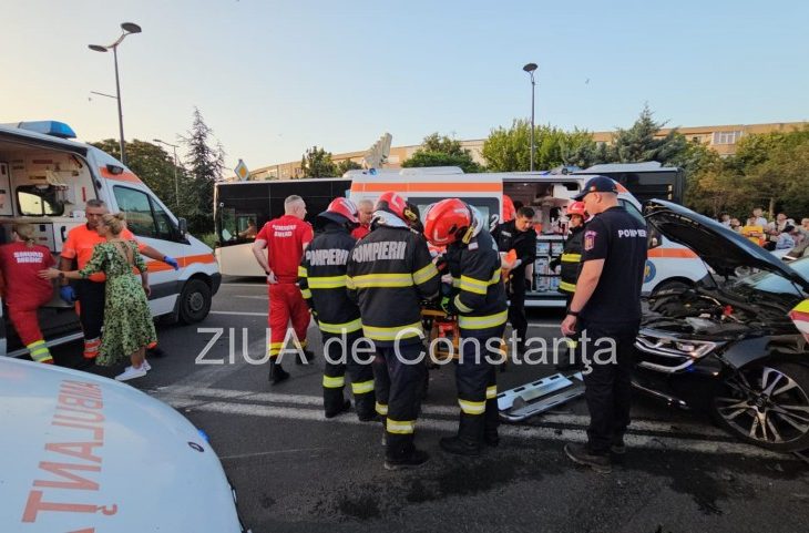 LIVE VIDEO: Ambulanta SMURD implicata intr-un accident rutier in zona Dacia din Constanta (GALERIE FOTO+VIDEO)