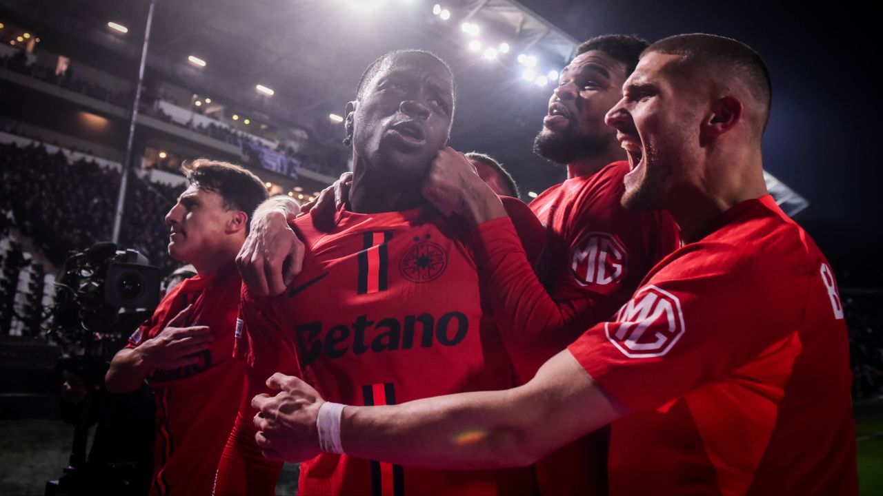 Debutează la FCSB! Cum arată campioana României în meciul cu Gloria Buzău! Doar trei jucători au fost titulari cu PAOK