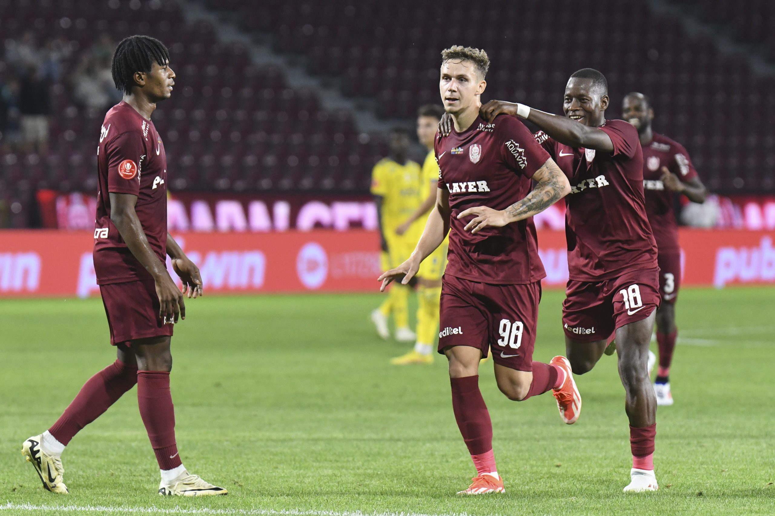 Transfer pe axa CFR Cluj-Rapid: mijlocaș de 850.000€ în Giulești