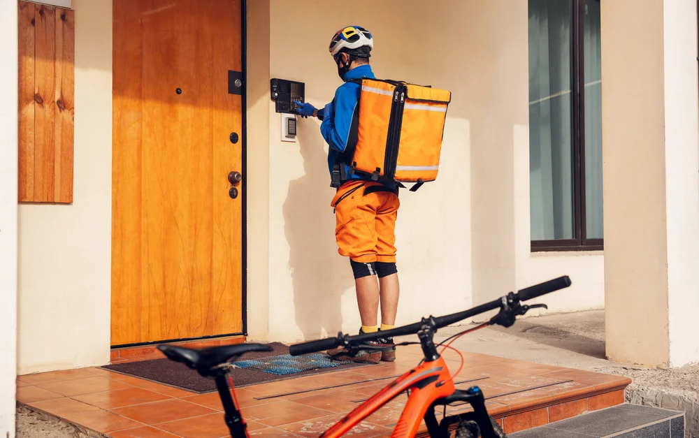 Cât câștigă un IT-ist care a decis să livreze mâncare: „Am ajuns la peste 15.000 de lei”. Ce spune un expert în resurse umane