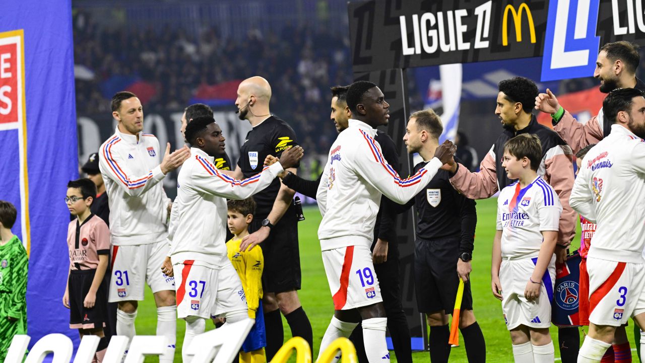 Cu cine își ”face încălzirea” Lyon înaintea meciului cu FCSB