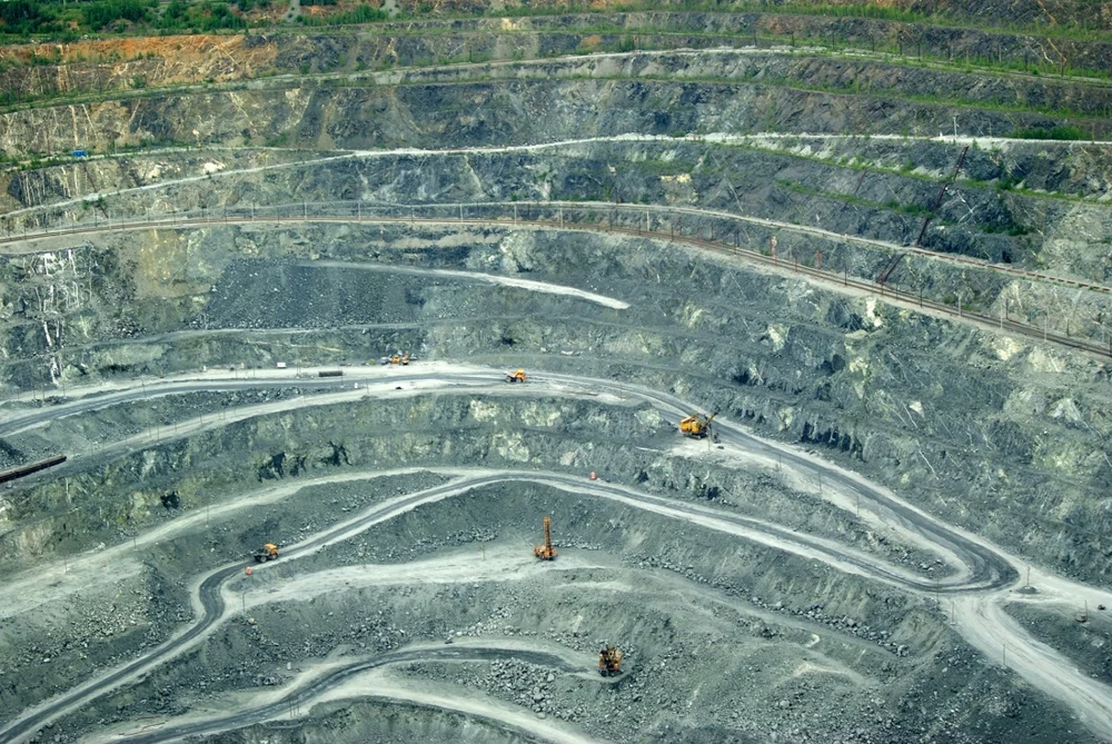 De ce are nevoie Trump de metale din pământuri rare și ce legătură au Ucraina și Groenlanda cu acestea