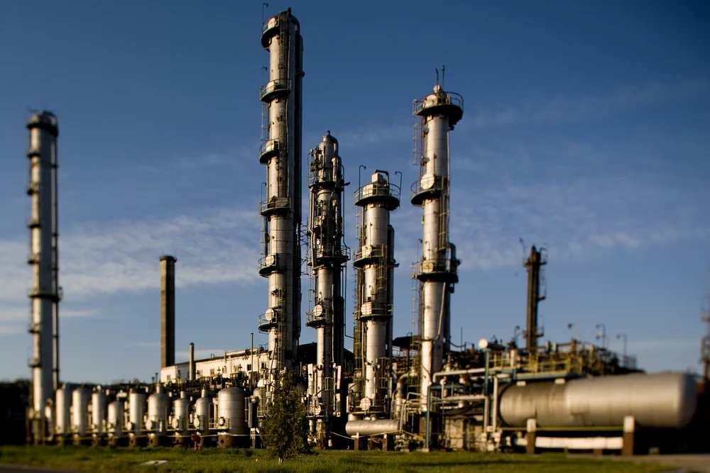 O bucată din ultima petrochimie „comunistă” din România, vândută pe câteva milioane de euro