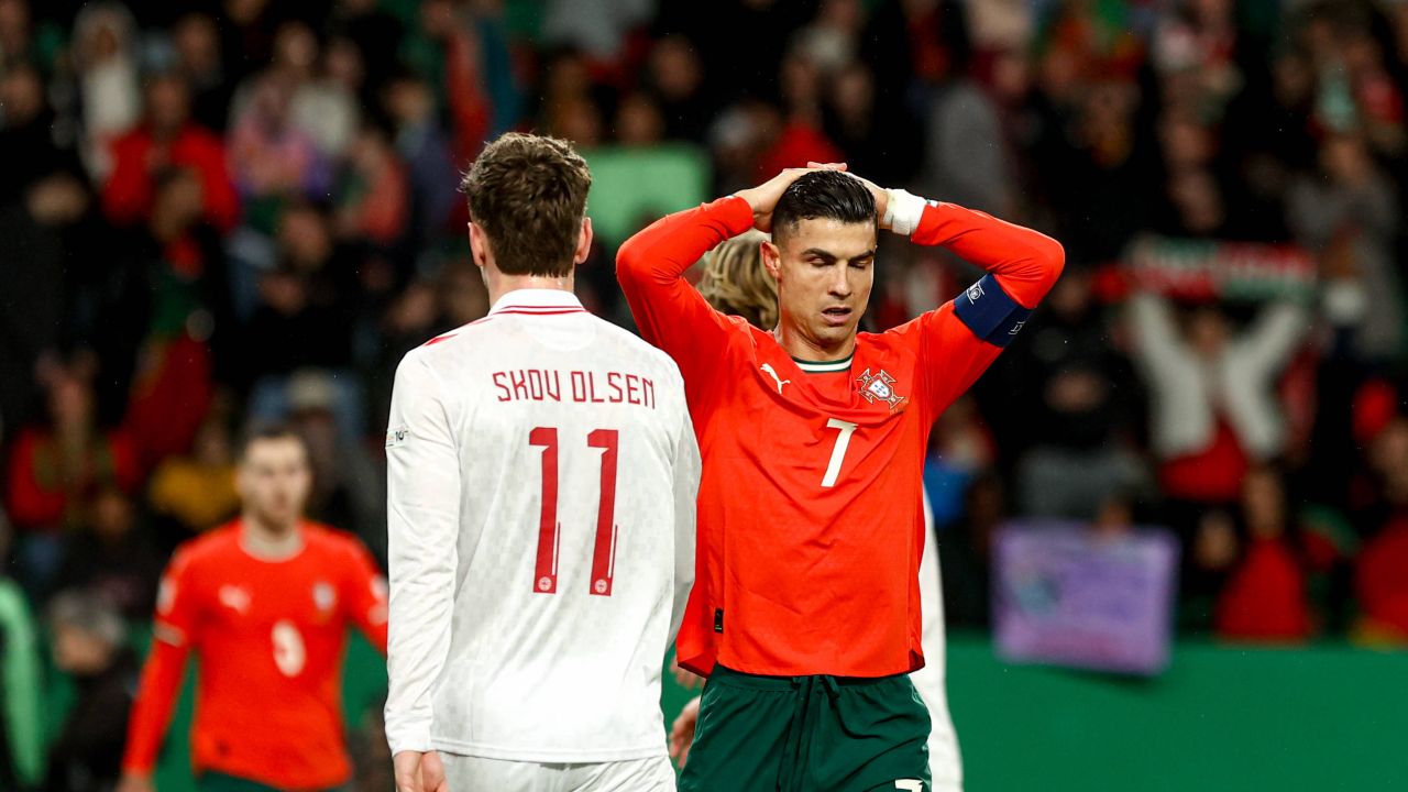 Cristiano Ronaldo, făcut praf în Portugalia, după ce a ratat un penalty cu Danemarca: ”Scadalos” / ”Lasă fotbalul!”