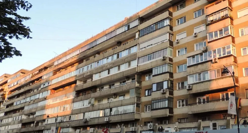 Suspiciune de omor în Chiajna: tânăr reținut după moartea unui bărbat care a căzut de la etajul 5