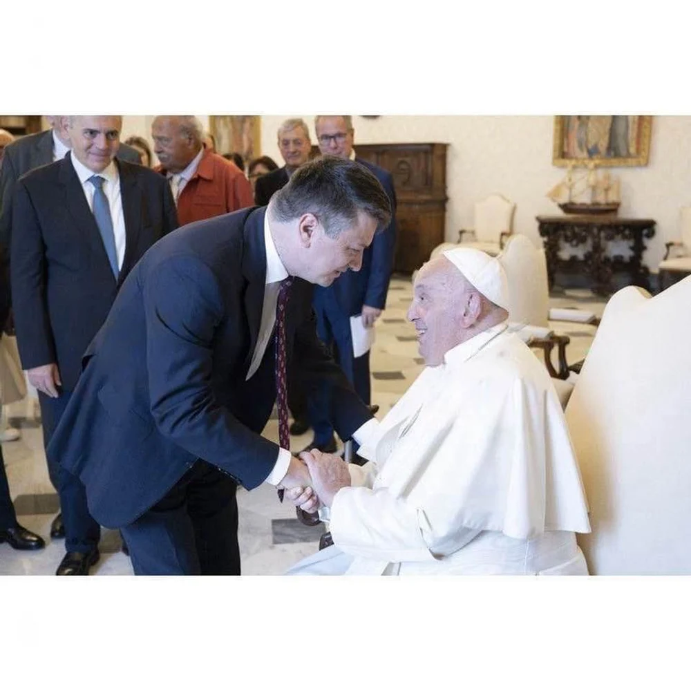 Strălucirea ochilor care ascultă