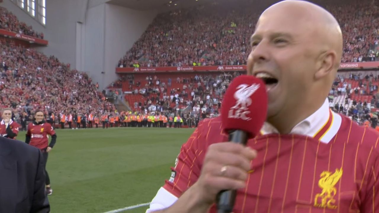 Ce moment pe Anfield! Arne Slot a luat microfonul și a scandat numele lui Klopp după ce Liverpool a devenit campioană