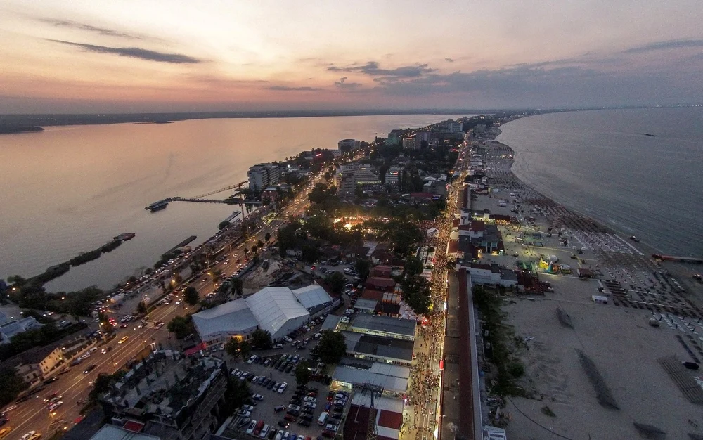 Revolta unui turist care a plătit 50 de lei pe alune, un corn și un suc: „Cum să mai mergi pe litoral la asemenea prețuri?”