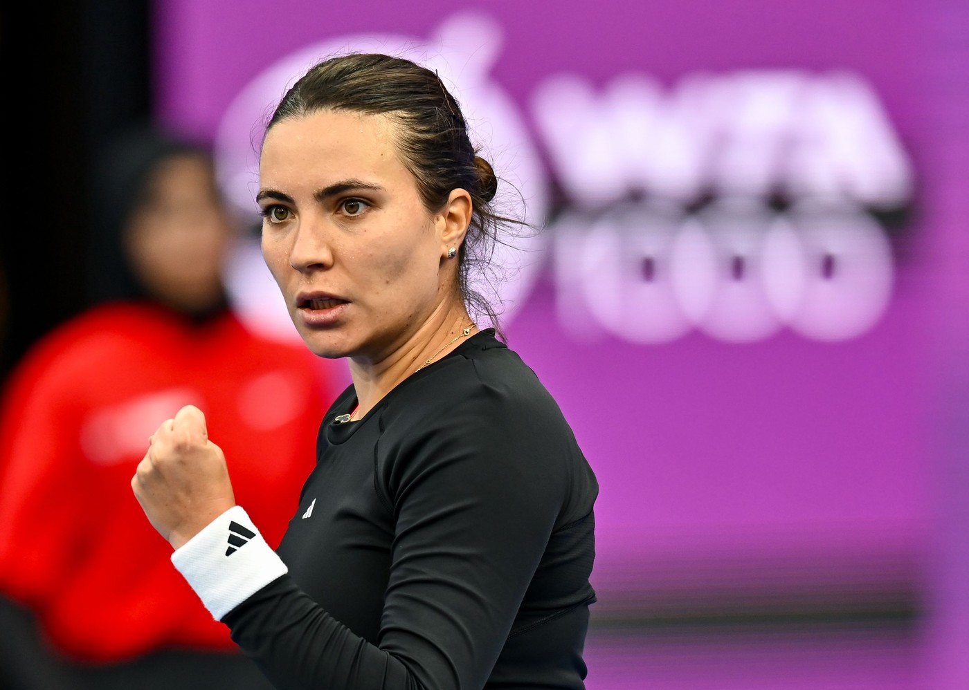 Gabriela Ruse -7, 6-4, 6-2. Românca s-a calificat în turul 2 la WTA Roma! Sorana Cîrstea s-a retras