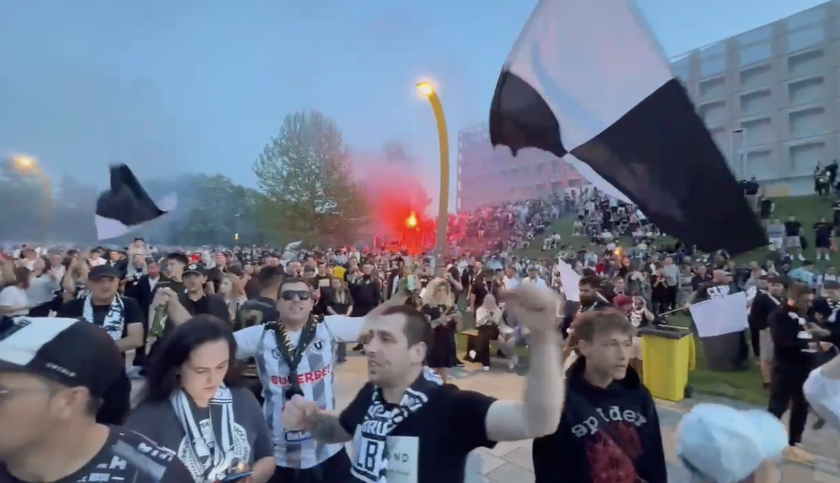 Imagini spectaculoase: ce au făcut mii de fani ai lui ”U” Cluj în timp ce echipa favorită juca pe stadionul CFR-ului