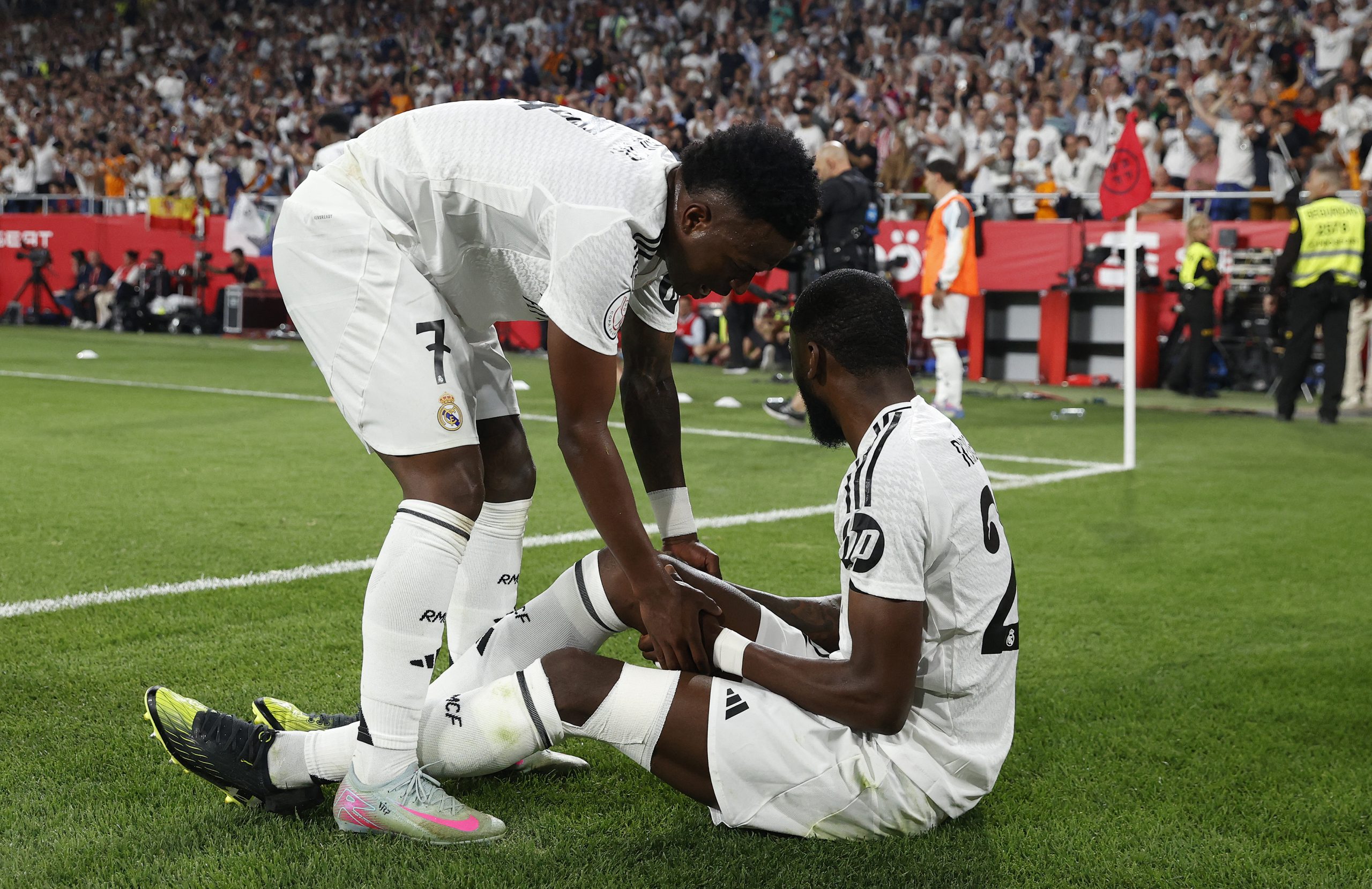 Triplă lovitură pentru Real Madrid după eșecul cu Barcelona! 3 jucători s-au accidentat