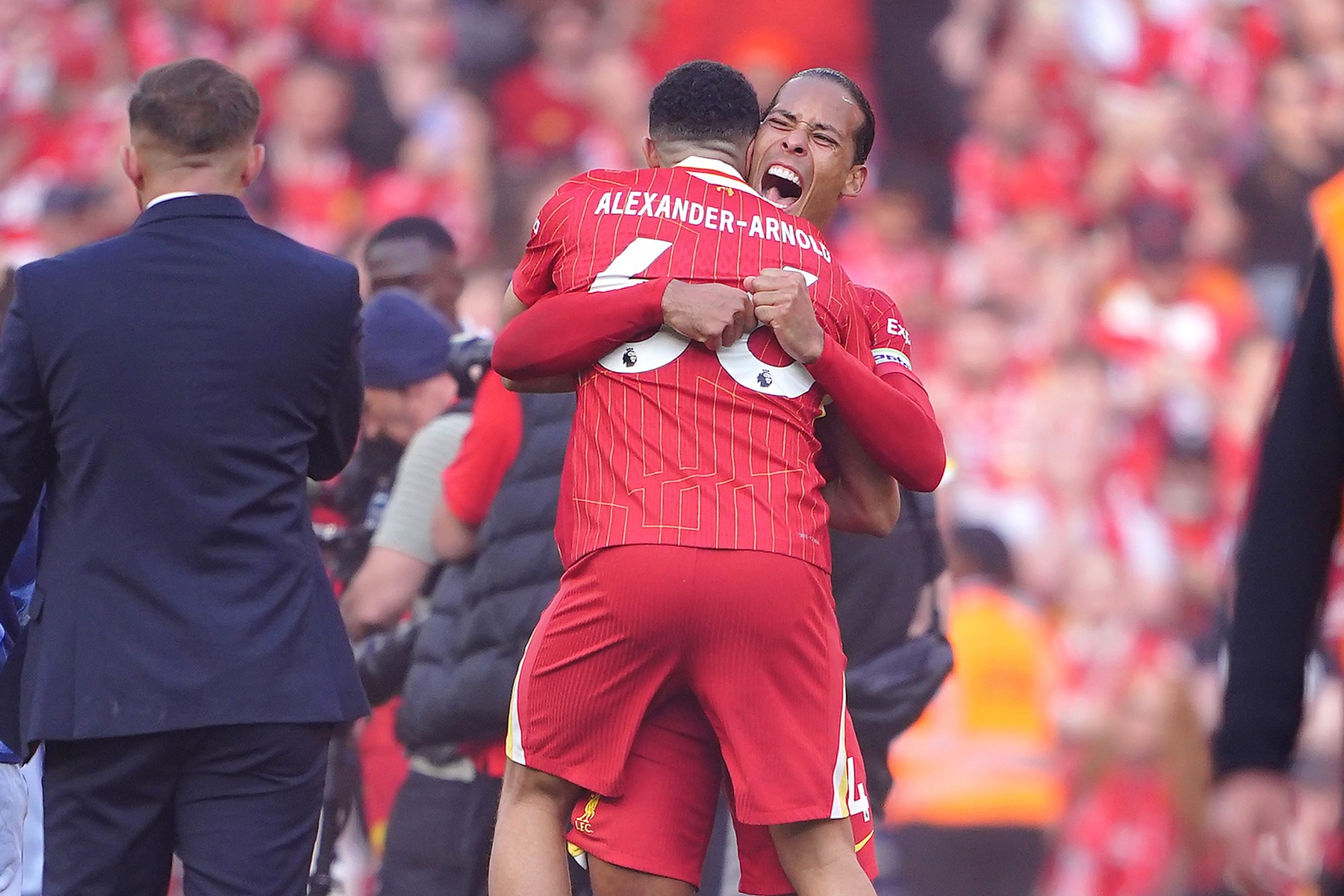 Virgil van Dijk, în extaz după ce Liverpool a devenit campioana Angliei: ”Am fost disperat să câștig”