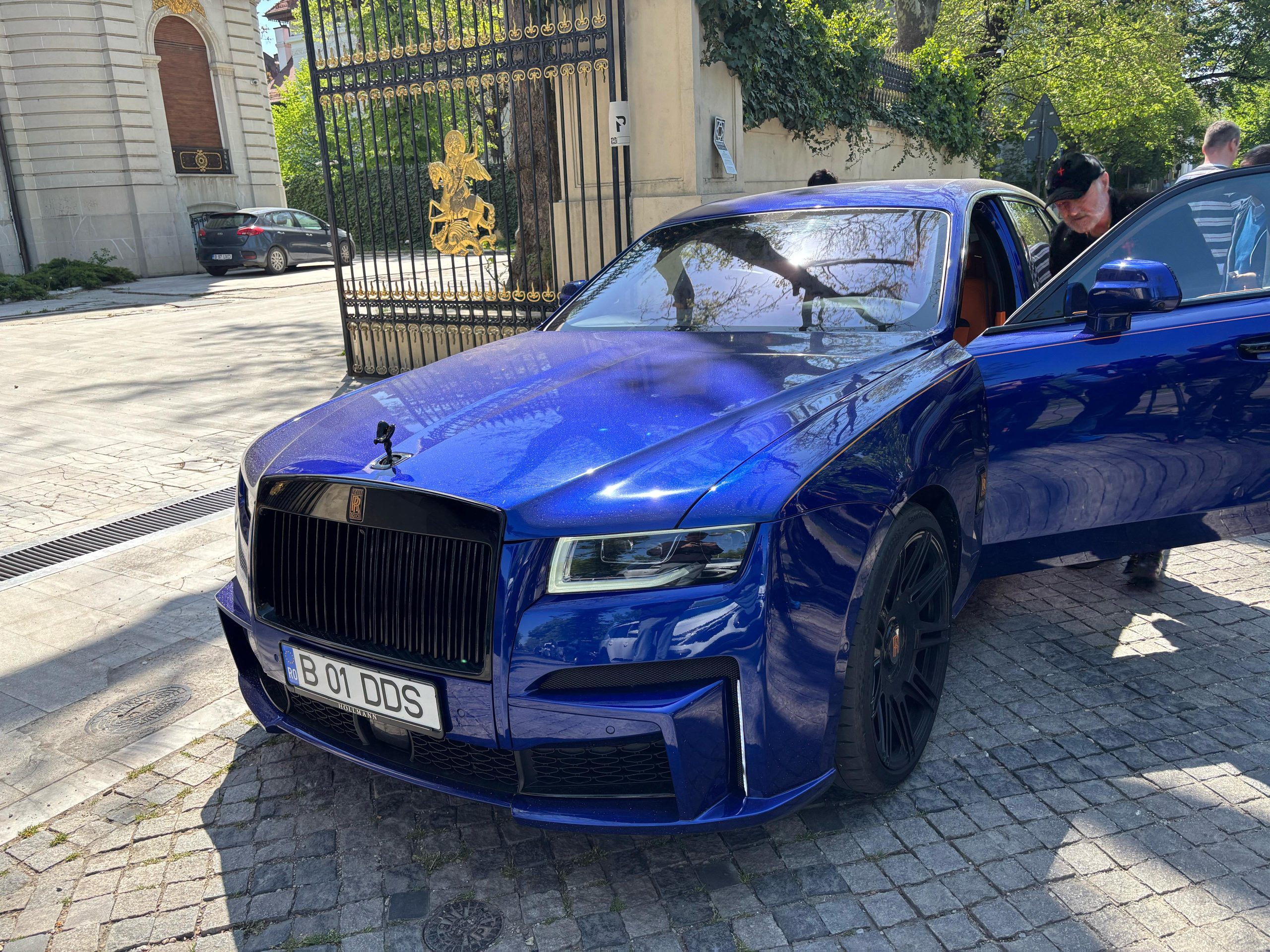 Gigi Becali a dezvăluit când s-a născut, de fapt, și ce cadou și-a făcut de ziua sa