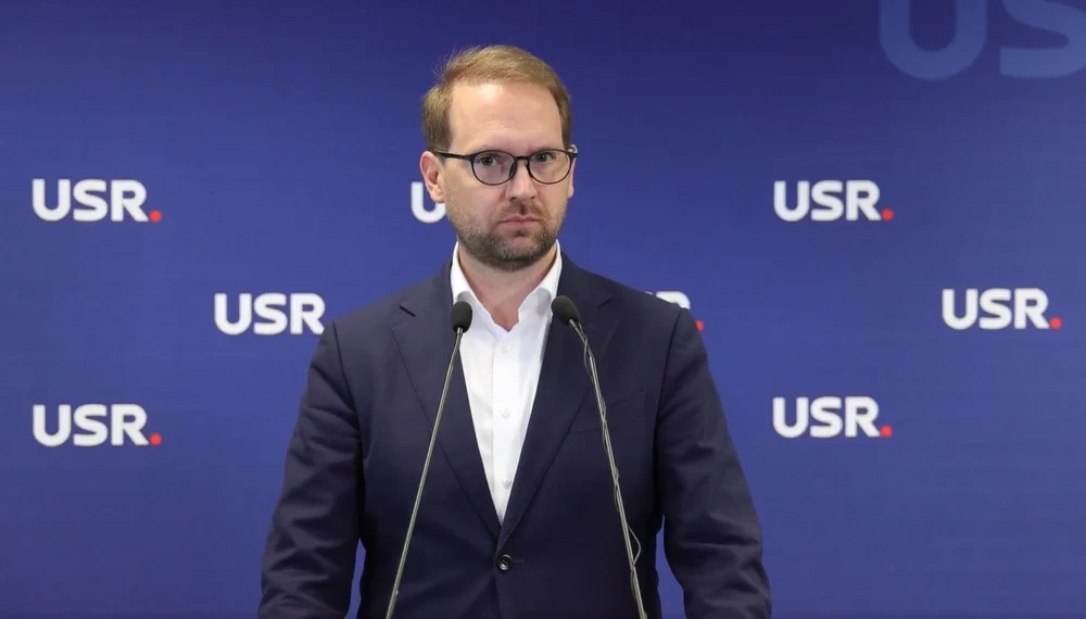 USR critică dur moțiunea „partidelor extremiste aliate”: „Este împotriva României și a cetățenilor ei. Este fix opusul patriotismului”