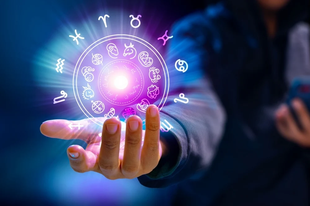 Horoscop duminică, 13 iulie. Nativii unei zodii au noroc la bani într-o situație neașteptată