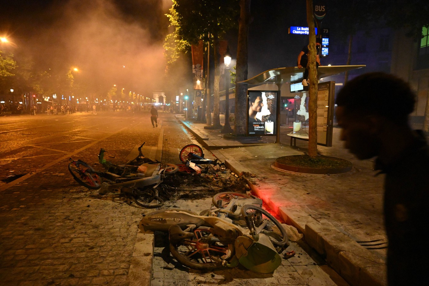 Americanii au reacționat imediat după ce au văzut ce s-a întâmplat în Franța și Emmanuel Macron a spus „vom fi necruţători!”