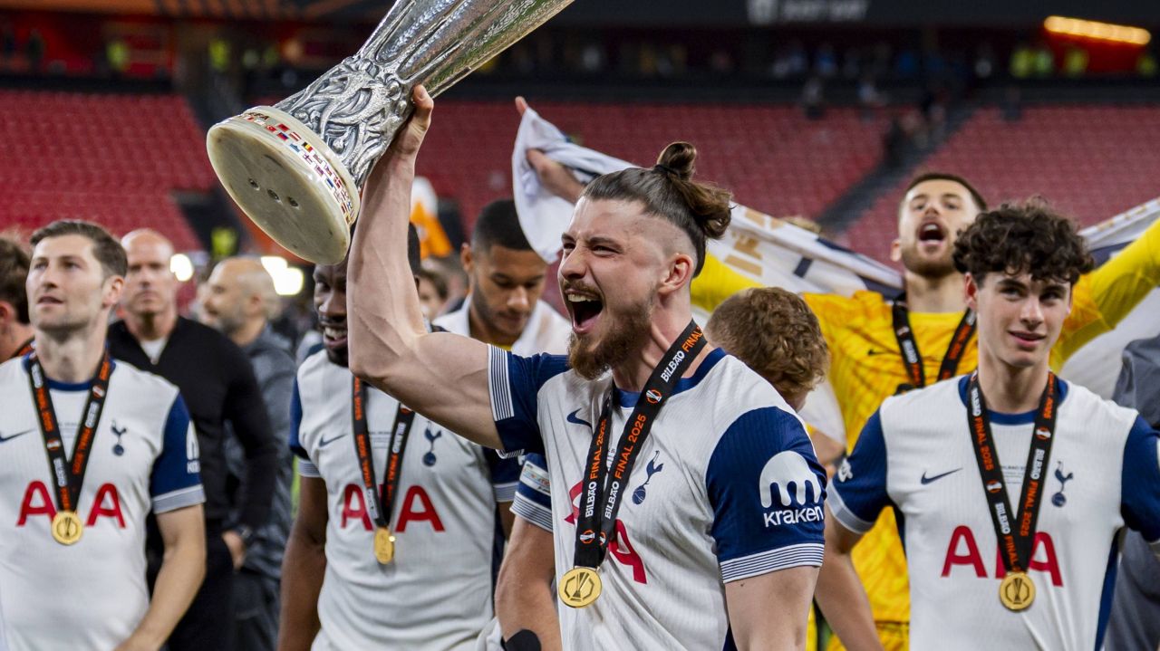 Antrenorul lui Tottenham, anunț important despre concurentul lui Radu Drăgușin: ”Știu acest lucru”