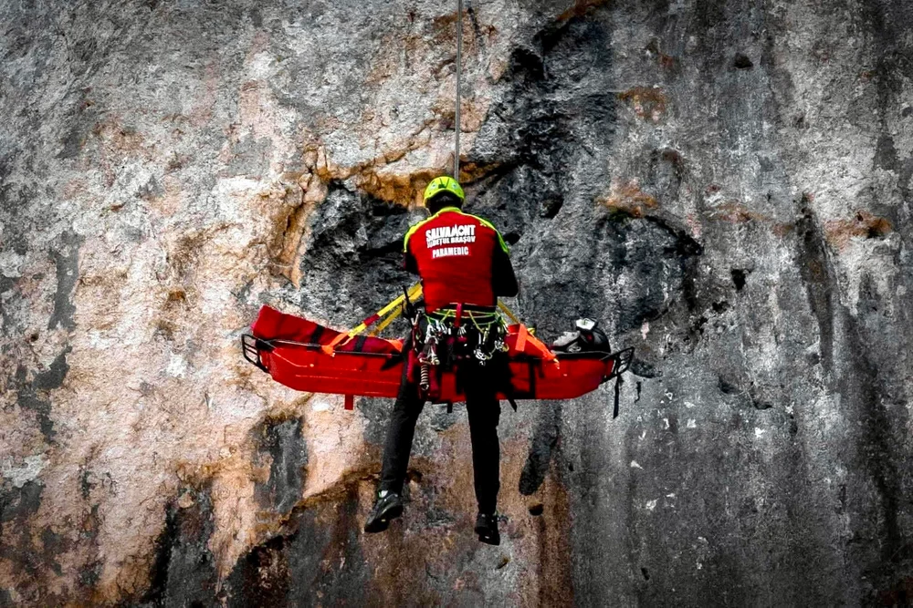 Salvamont România contestă reducerea sporurilor pentru condiții vătămătoare de muncă: „Măsură este profund nedreaptă față de salvatorii montani”