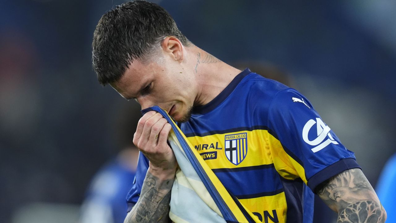 Dennis Man, pe cale să semneze! Parma și-a mai coborât pretențiile: ”Totul depinde de următoarele ore!”