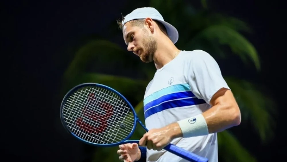 Un jucător de tenis a fost descalificat la un turneu din Grecia pentru că a făcut duș la pauză