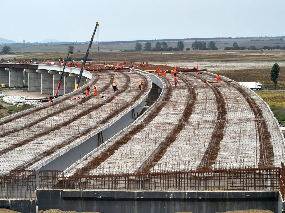 Bolojan dă asigurări privind finanțarea Autostrăzii Moldovei: „Vom face plăți lunare cuprinse între 800 de milioane și 1 miliard de lei”