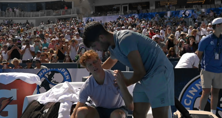 Jannik Sinner a abandonat în finala de la Cincinnati, la 5-0 pentru Carlos Alcaraz: ”Nu mai pot!”