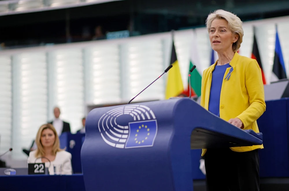 Europa clocotește politic. Comisia Europeană, amenințată cu moțiuni din ambele extreme. AUR a deschis cutia pandorei