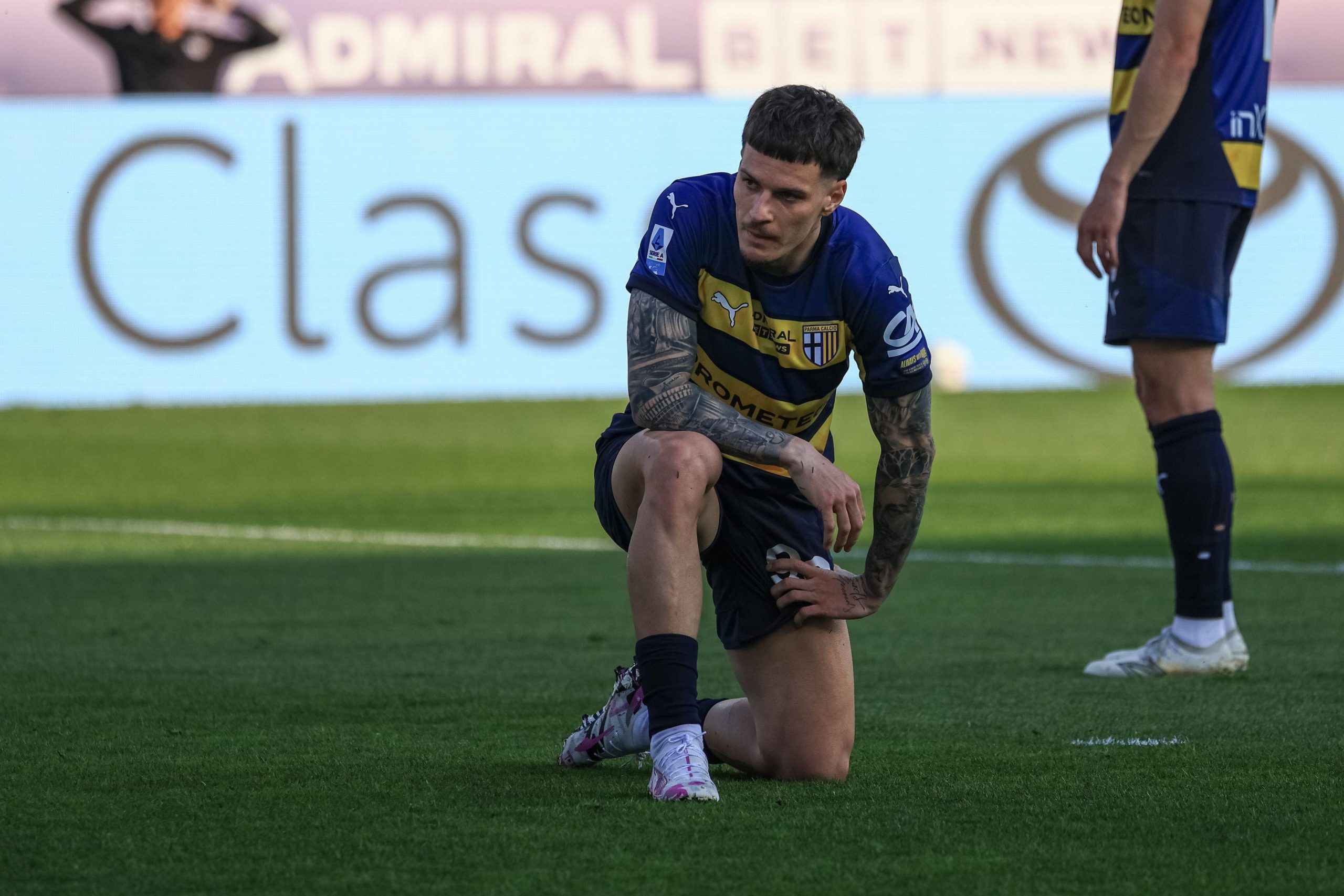 Dennis Man n-are timp să respire! Două meciuri în 24 de ore pentru fotbalistul român de la Parma