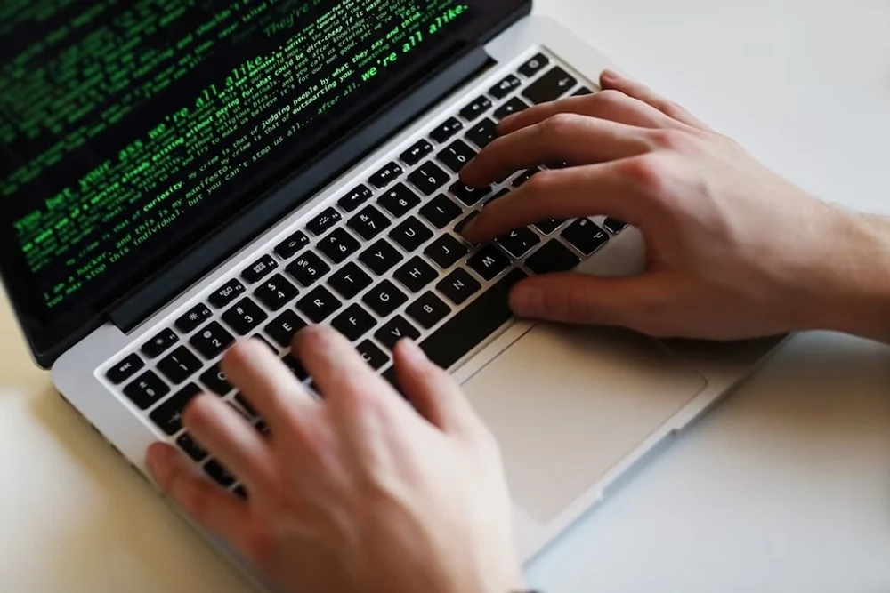 Peste 4.000 de site-uri restricționate în Republica Moldova în urma unui val de atacuri cibernetice