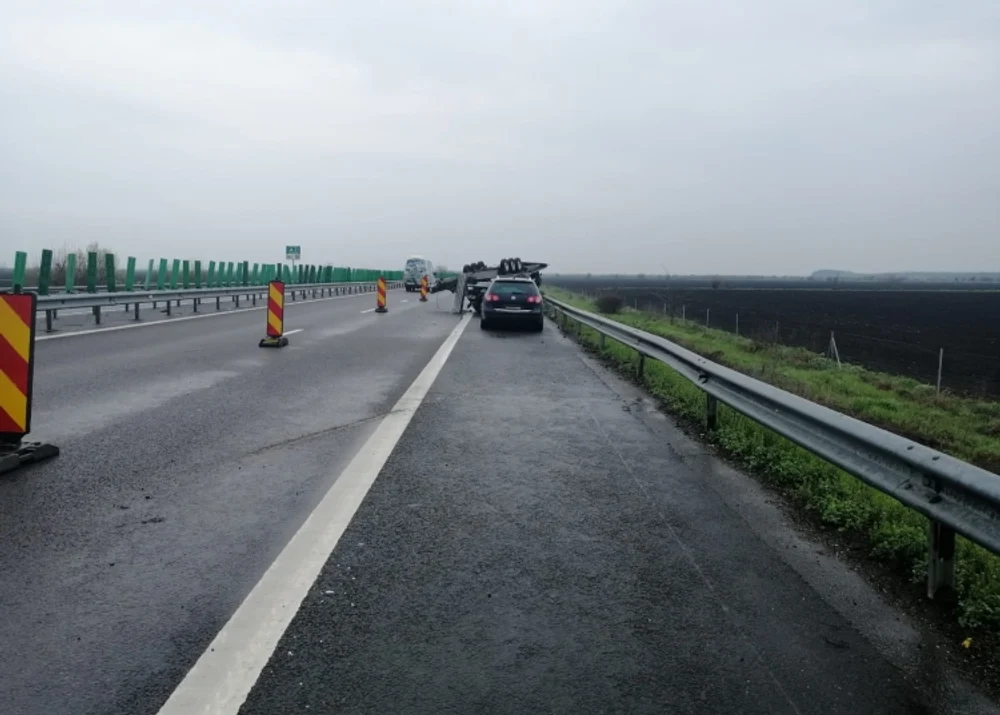 O persoană a murit în urma unui accident grav pe Autostrada Soarelui