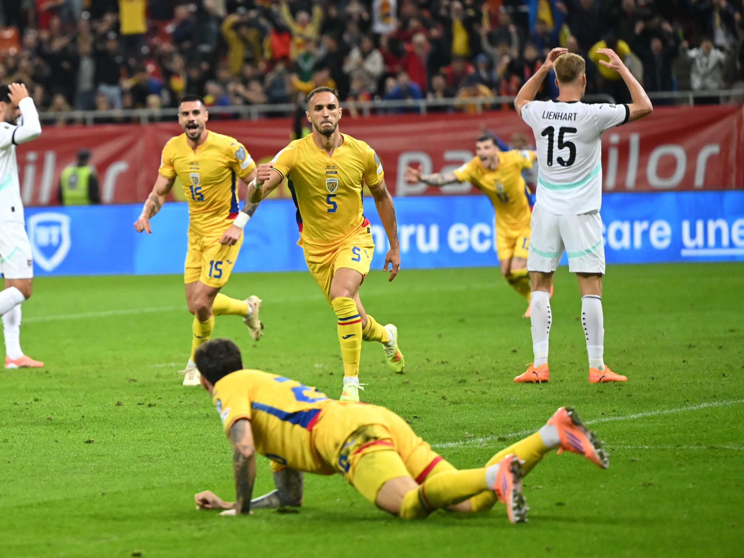 Omul meciului e din tabăra tricoloră! Toate notele jucătorilor României, după meciul cu Austria