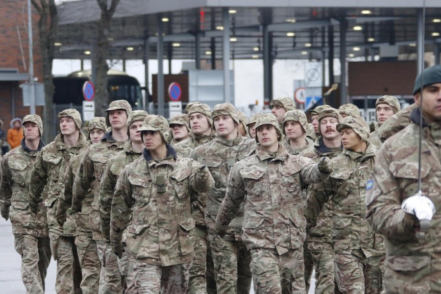 Regatul Unit lansează un program pentru a atrage tineri în rândul forțelor armate