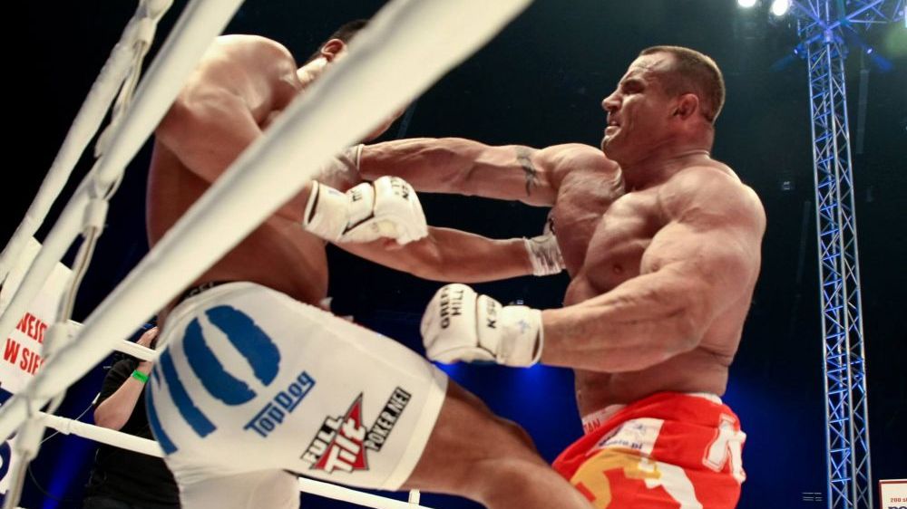 Cel mai puternic om din lume a făcut o avere după ce a fost învins în doar 30 de secunde