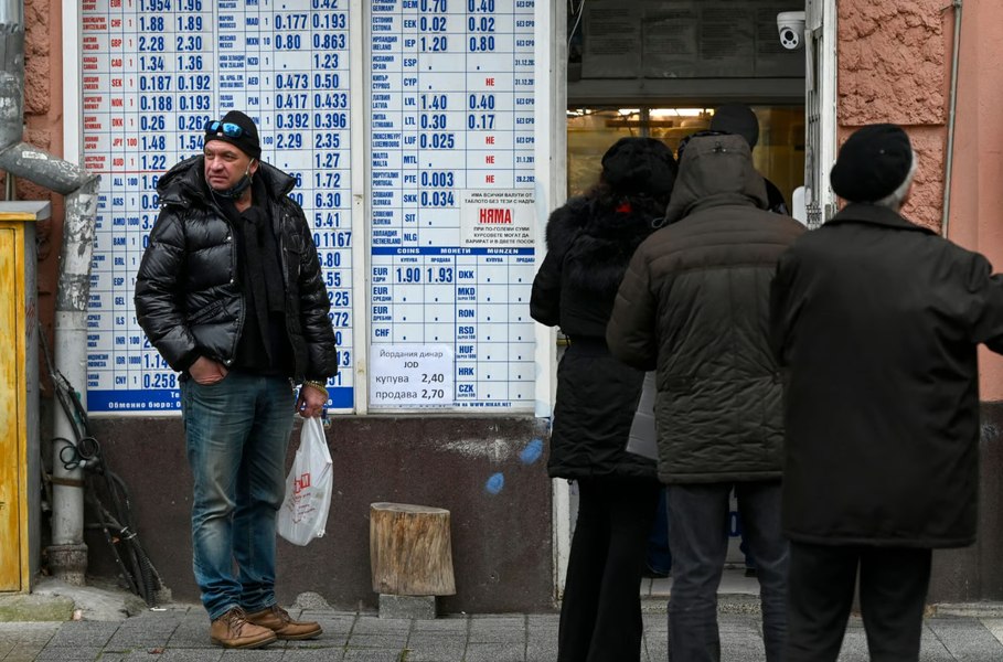 Cum s-a simțit în Bulgaria șocul adoptării Euro. Jurnalist bulgar: Cumpăr cam aceleași produse cu aceleași sume