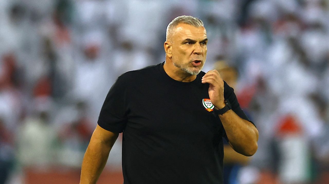 VIDEO Isterie la apariția lui Olăroiu: românul a fost filmat împreună cu fiul său