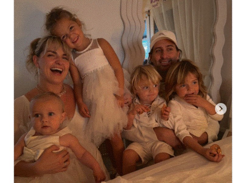 „Acești copii își vor schimba numele peste 18 ani”. Dezbatere pe social media provocată de o femeie care și-a botezat ciudat copiii