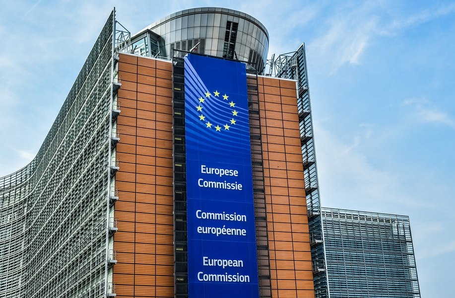 Ce spune Comisia Europeană după noua amânare a verdictului privind pensiile speciale dată de CCR