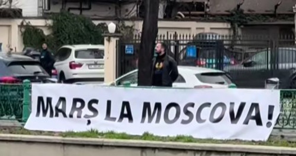 „Marș la Moscova”. Protest în fața Ambasadei Rusiei, organizată de Lupii Tricolori: „Împotriva trompetelor și conservelor rusești care manipulează românii”